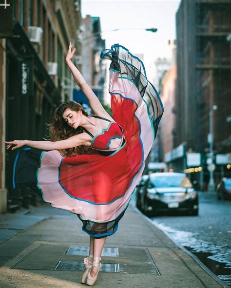 37 Captivating Portraits Of Ballet Dancers Dancing On New York Streets