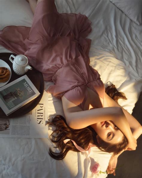 Hiếm hoi diện bikini MC VTV đeo đồng hồ 3 tỷ lên sóng khoe dáng chuẩn