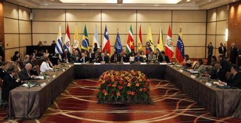 Unasur acuerda crear una comisión de diálogo político en Venezuela