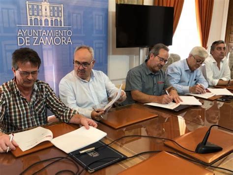 Sindicatos Y Patronal Sellan Un Pacto Junto Con El Ayuntamiento Dentro