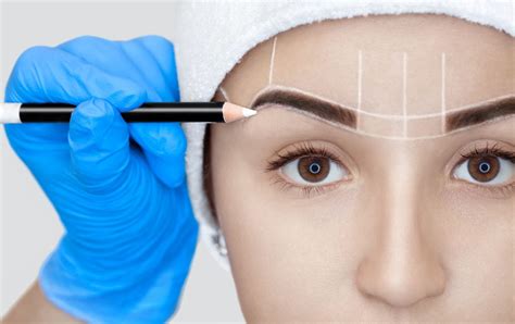 Cómo depilar tus cejas en casa para tenerlas perfectas según tu tipo