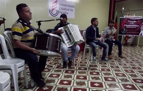 Hoje é dia de encontro de Sanfoneiros e Tocadores de Fole de Oito