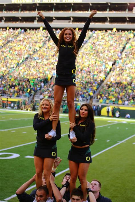 Oregon Ducks Football Cheerleaders | Football cheerleaders, Oregon ...