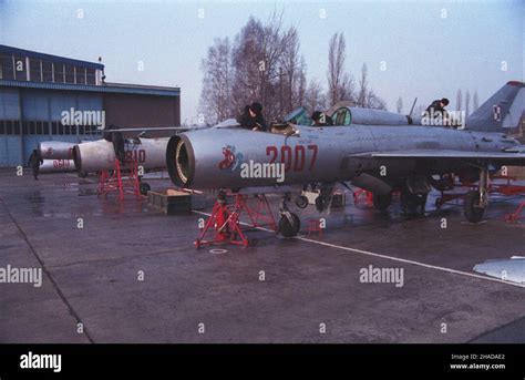 15 01 1990 Demonta samolotów myœliwskich MIG 21 z 1 Pu³ku Lotnictwa