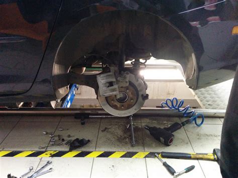 Замена задних ступичных подшипников — Mazda 3 (1G) BK, 2 л, 2008 года ...