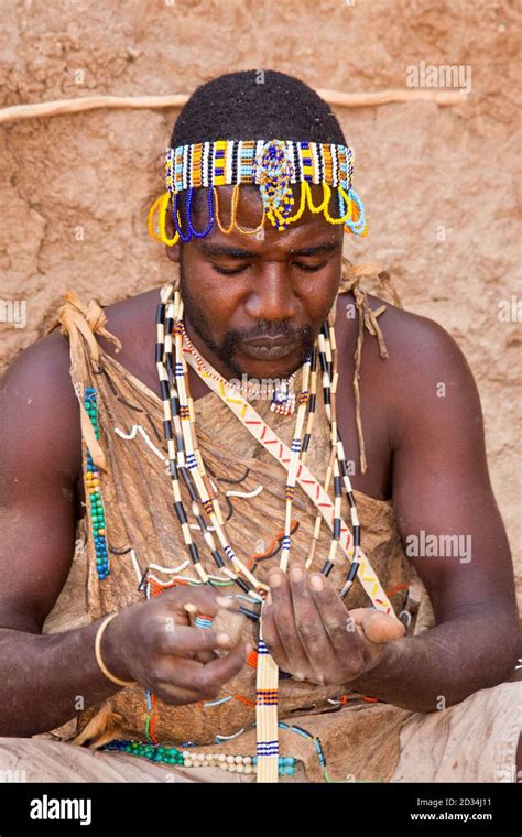 Hadza tribe in tanzania hi-res stock photography and images - Alamy