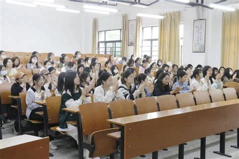 创文明校园 学文明礼仪——商学院举行女大学生修养与礼仪公益讲座 商学院