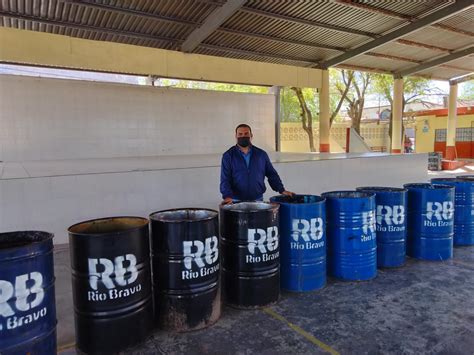 Gobierno Municipal Entrega Botes Para La Basura A La Escuela Margarita