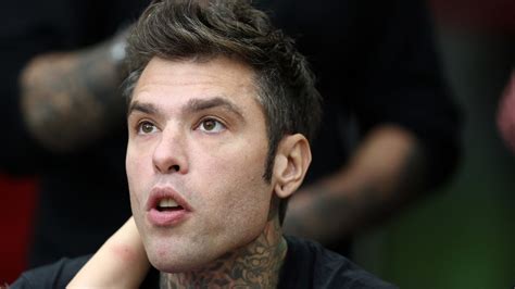 Fedez Ancora Ricoverato Domenica Unaltra Perdita Di Sangue Huffpost