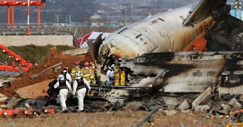 Impactante vídeo del choque de un avión en Corea del Sur tras aterrizar