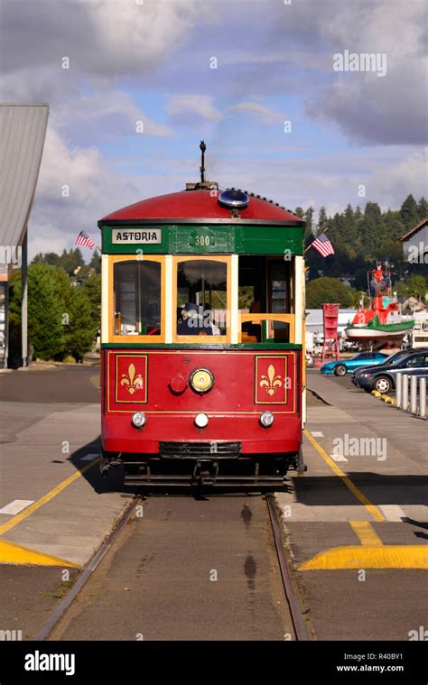 Astoria riverfront trolley hi-res stock photography and images - Alamy