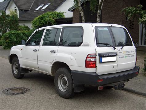 Toyota Land Cruiser 105 - panoramica, caratteristiche, specifiche e ...