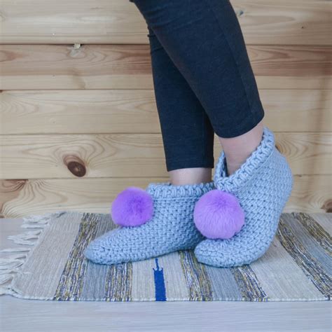 Тапочки-сапожки с помпоном из натурального меха купить в интернет ...