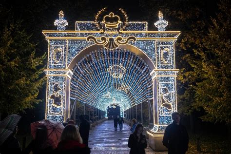 Ogr D Wiate Park Iluminacji Idealna Atrakcja Na Zimow Wycieczk