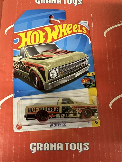 67 Chevy C10 83 2024 Hot Wheels Case D D1718 Grana Toys