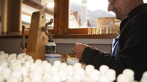 Holzschnitzerei im Grödnertal Dolomiten Südtirol