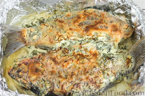 Рецепт: Караси, запеченные в сметане на RussianFood.com
