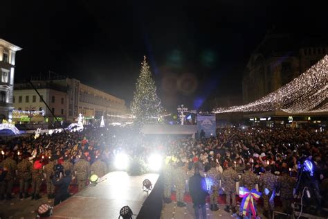 FOTO Mii de oameni la deschiderea Târgului de Crăciun din Timișoara