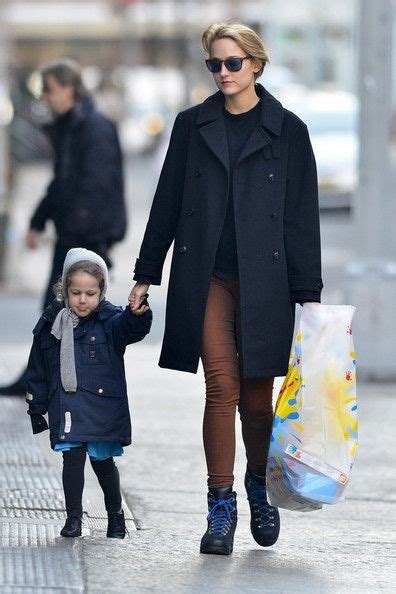 Leelee Sobieski Photos - Leelee Sobieski Walks With Her Daughter ...