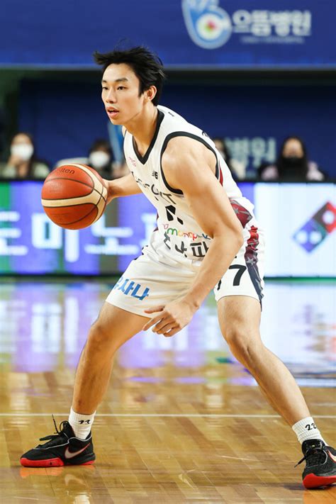 Bk 리뷰 ‘존스 결승 3점일데폰소 4q 3점 3방 Kt 한국가스공사 격파 6위 Kcc와 1게임 차