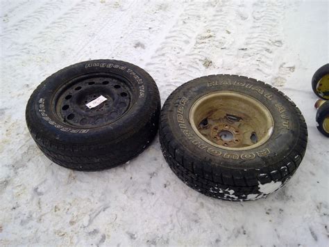 2 Tires/rims P275/65 R18 and LT 265/75 R16 - Schmalz Auctions