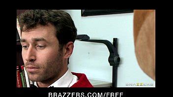 Dos Groupies Morenas Cachondas Comparten Una Gran Polla En Un Tr O Hardcore Xvideos