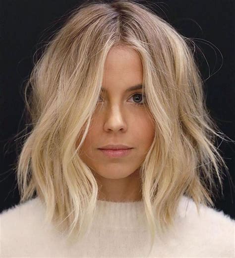 Short hairstyles with middle parting trends change your daily look 13