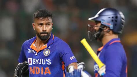 Watch Hardik Pandya Refuses To Take A Single Despite Dinesh Karthik At