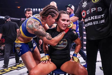 Cris Cyborg D Taille L Altercation D Apr S Combat Avec Cat Zingano Au