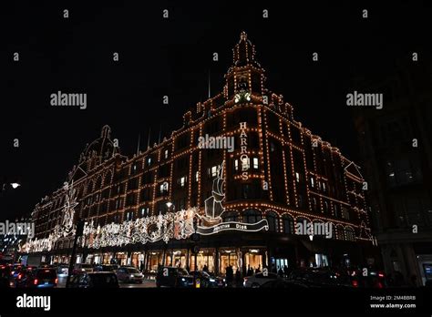 London S West End All Set For Christmas Harrods All Light Up With