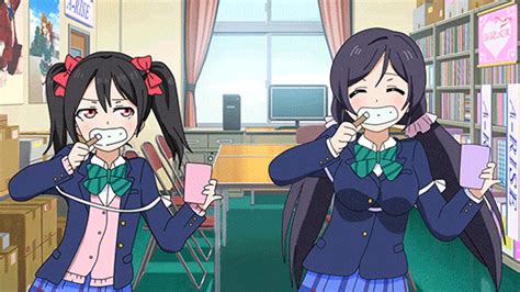 のぞにこでダンまちOPの例のシーン Boob Ribbon Know Your Meme