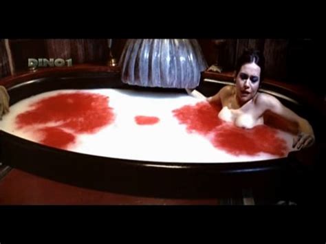 Naked Alessandra Negrini in Cleópatra