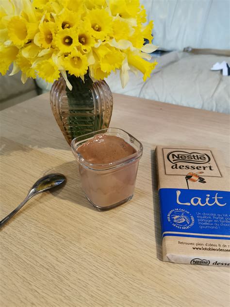 Petits génies en herbe Crème au chocolat au lait avec la yaourtière