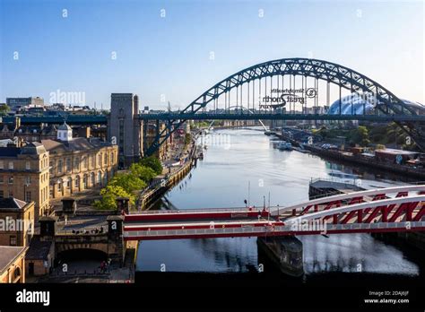 Newcastle upon Tyne skyline, River Tyne, Tyne Bridge, Quayside, UK ...