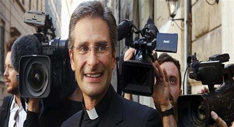 PADRE POLONÊS REVELA SER GAY E VATICANO DIZ QUE ANÚNCIO É GRAVE E O AFASTA