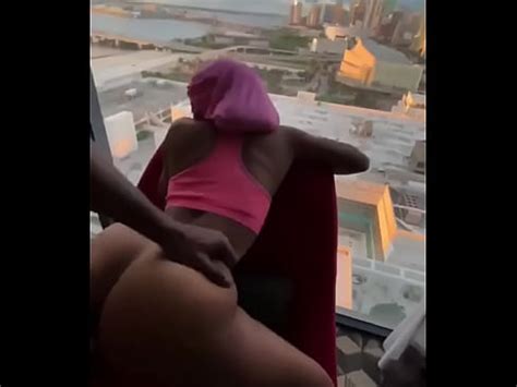 Prises de vue arrière sur une vue XVIDEOS