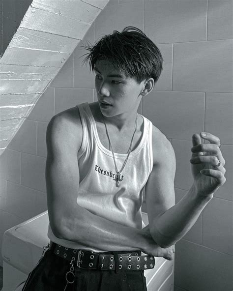 Hot boy ảnh thẻ đẹp không thua kém tài tử điện ảnh Hong Kong Làm công việc cùng một lúc từ