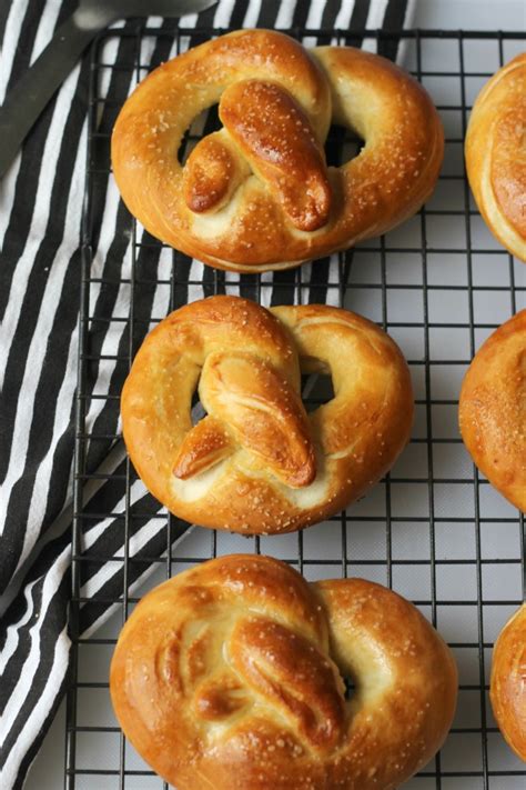 No Boil Soft Baked Pretzels Recipe Auntie Anne S Copycat Gluesticks Blog