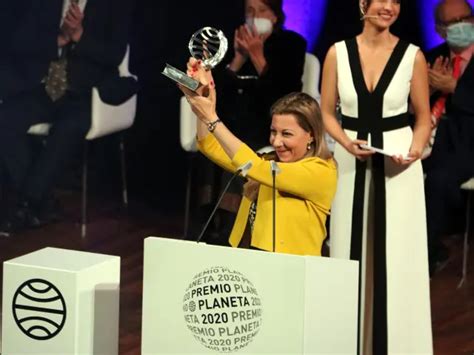 Eva García Saénz de Urturi gana el Premio Planeta 2020