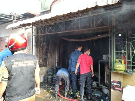 Seorang Penghuni Tewas Terjebak Di Lantai 2 Ruko Yang Terbakar Di Medan