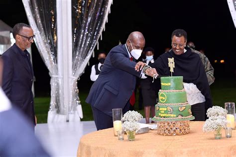 Ibyo Perezida Kagame Na Museveni Baganiriye Byagiye Ku Mugaragaro