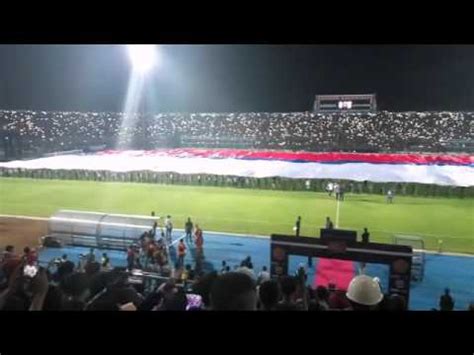 Aremania Bentangkan Bendera Merah Putih Raksasa YouTube