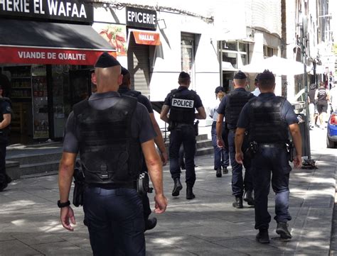 Lyon Des Centaines De Personnes Arrêtées à La Guillotière Le