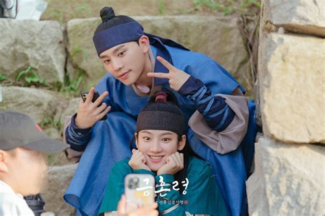 Kim Young Dae Park Ju Hyun And Kim Woo Seok Show Off Cute Real Life Chemistry Behind The