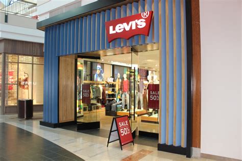 Levi S Opens At The Woodlands Mall Selling Jeans And Other Clothing