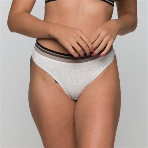 Calcinha Em Renda Modelo Fio Elástico Telado Ilumine Lingerie