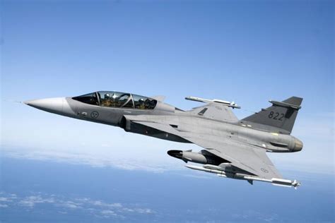 O Gripen F é uma evolução do Gripen D na imagem acima e por