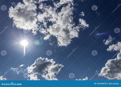 Cielo Y Nubes Hermosos Imagen De Archivo Imagen De Sunlight 124143419