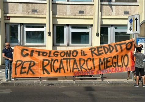 Protesta Davanti All Inps A Cosenza Contro Abolizione Rdc Il Lametino It