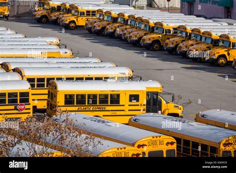 Yellow school bus los angeles california hi-res stock photography and images - Alamy